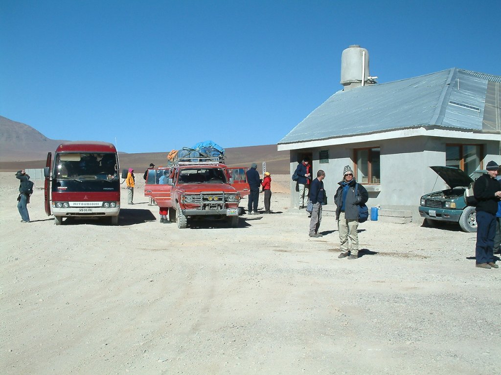 02-Bolivian side of the border with Chile.jpg - Bolivian side of the border with Chile